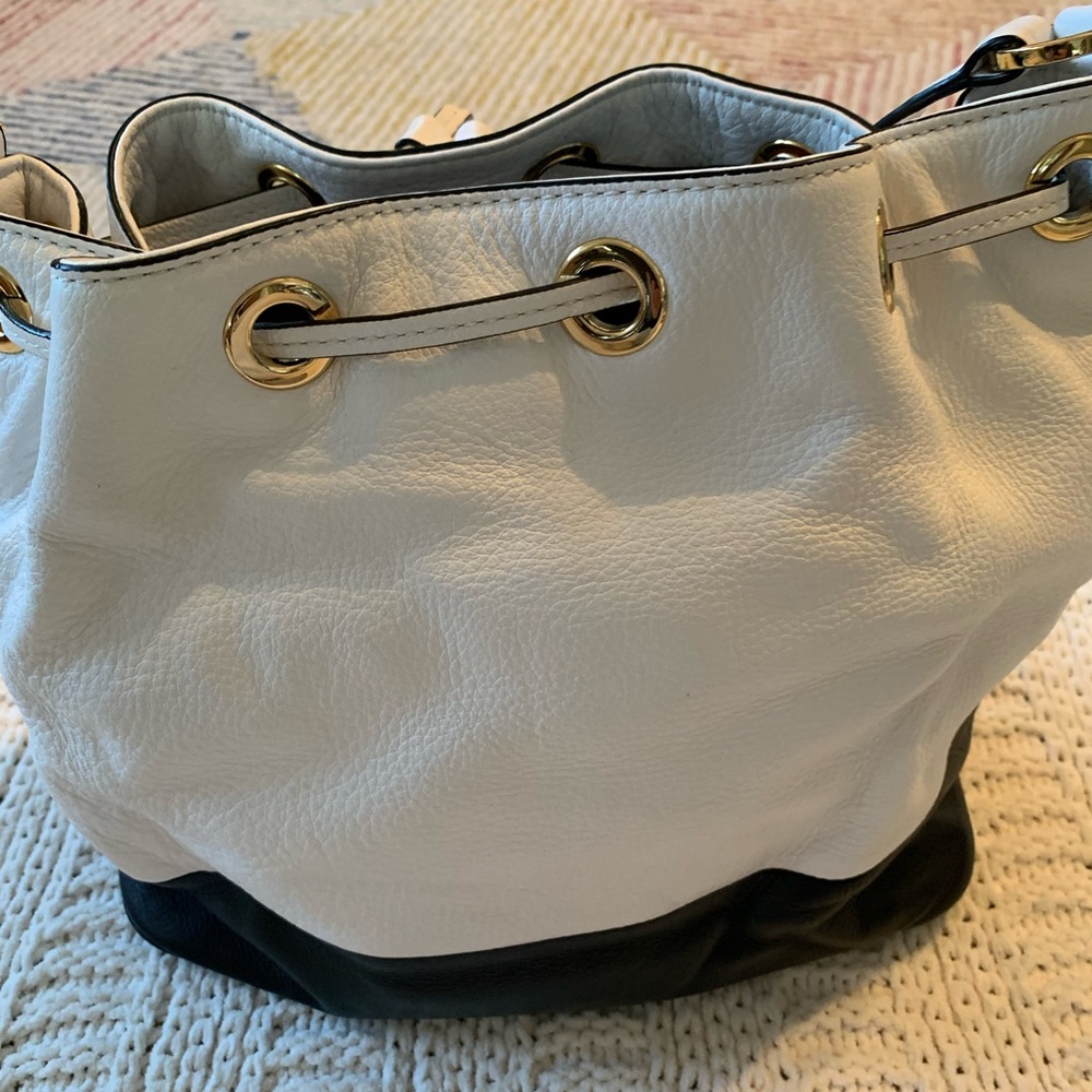 Michael Kors leather bag - Picture 4 of 8